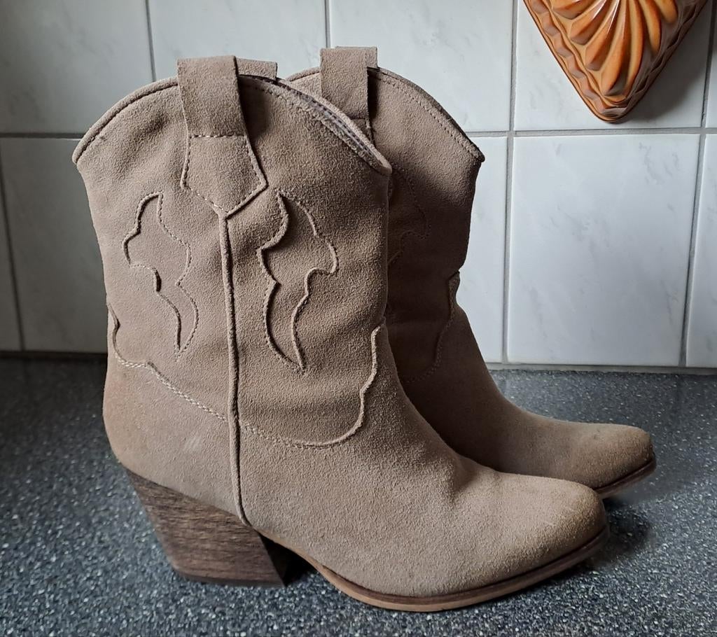 Suède licht bruine twoday laarsjes maat 40, Kleding | Dames, Schoenen, Twoday, Beige, Lage of Enkellaarzen, Ophalen of Verzenden