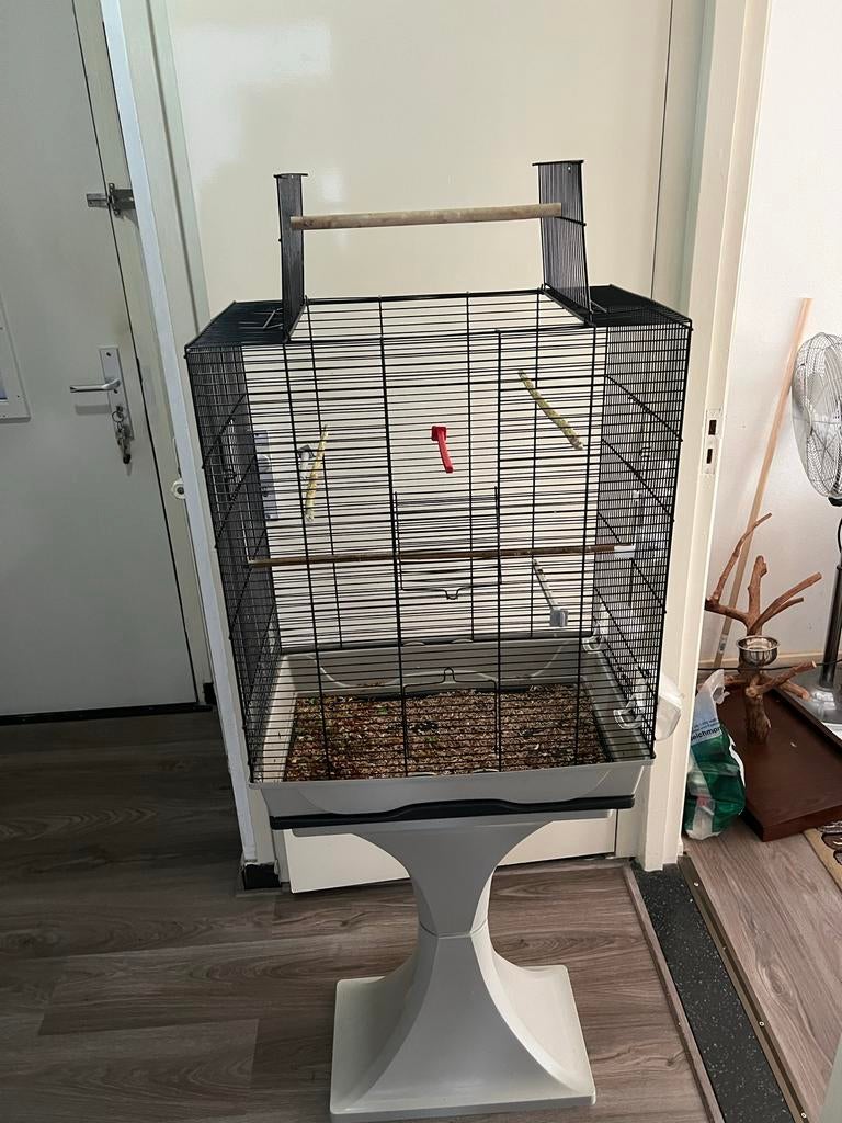 Een mooie en zeer schone kooi, Dieren en Toebehoren, Ophalen of Verzenden, Zo goed als nieuw, Metaal, Vogelkooi