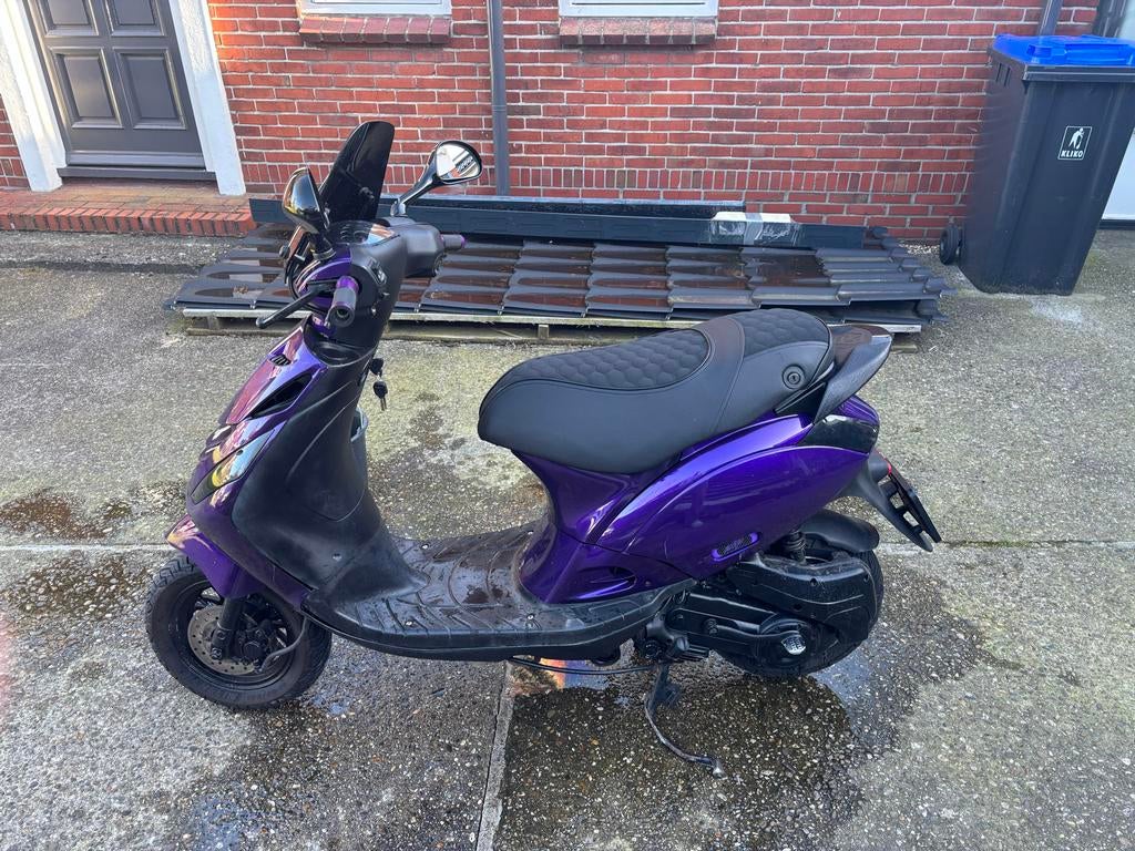 Custom Zip 50cc met kapschade en opties, Fietsen en Brommers, Brommeronderdelen | Scooters, Gebruikt, Piaggio, Overige typen, Ophalen of Verzenden