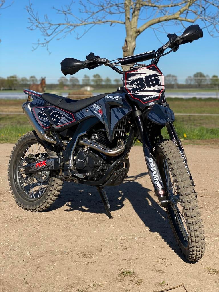 Crossmotor / Dirtbike 250cc Geparo - Zo goed als nieuw, Fietsen en Brommers, Minibikes, Midibikes en Pitbikes, Zo goed als nieuw