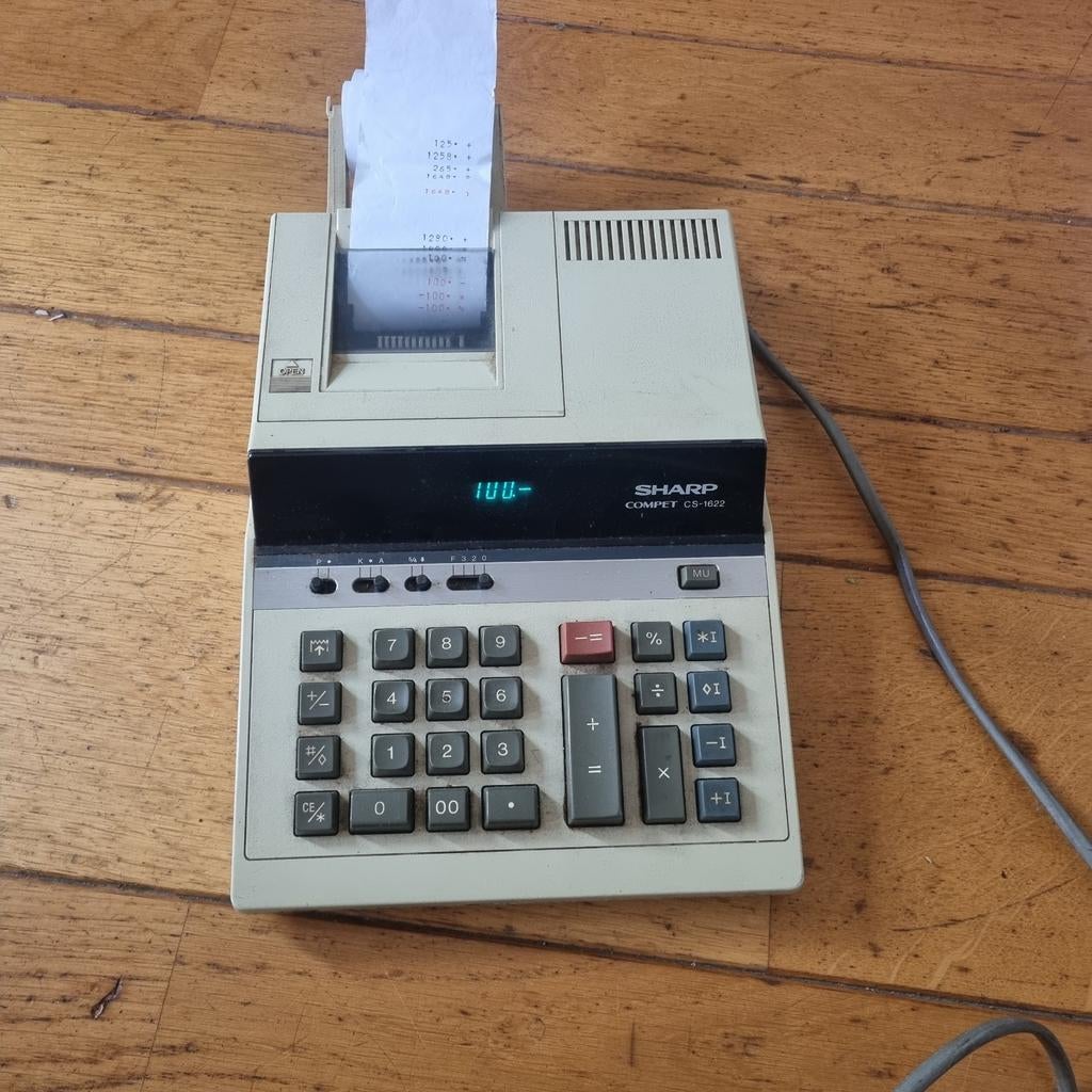 Sharp deskcalculator  sharp compet CS 1622, Verzamelen, Elektronische Apparatuur, Ophalen of Verzenden, Computers en Rekenmachines