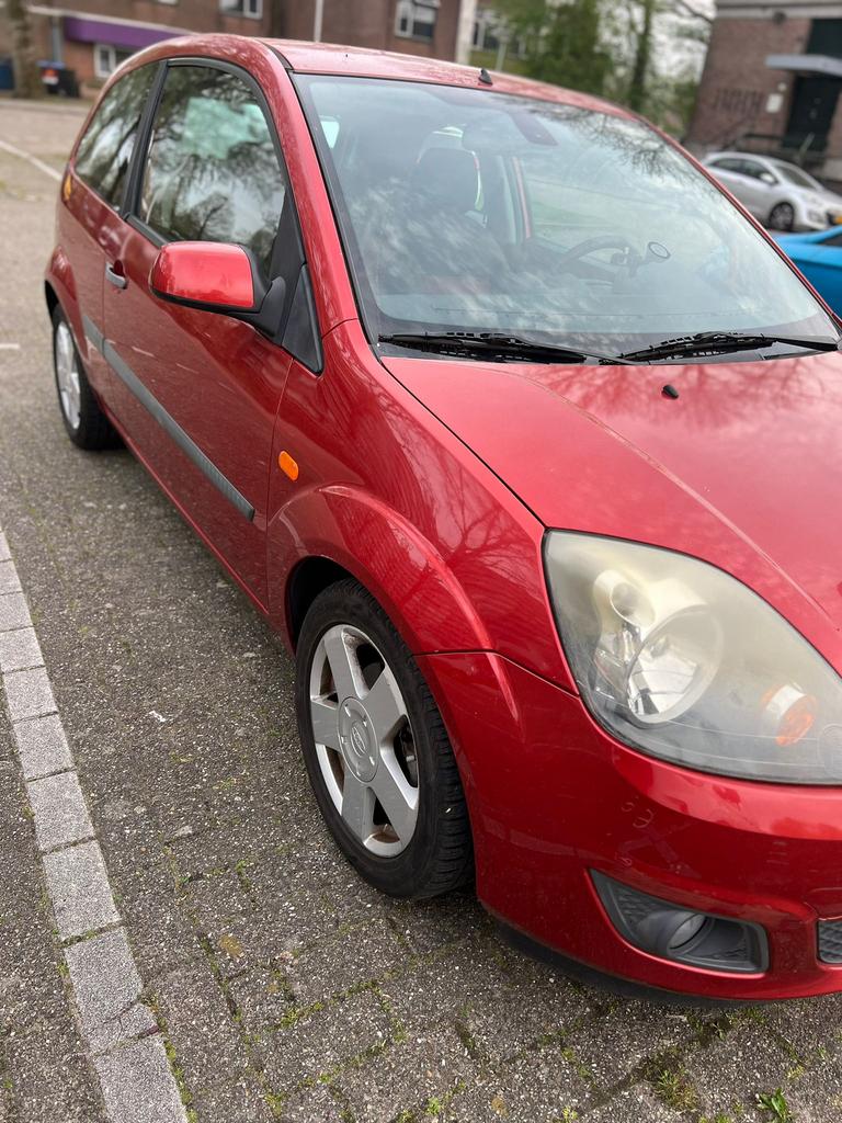 Ford Fiësta 1.3 8V 3DR 2006 – Nieuwe APK tot April 2027!, 1299 cc, 40 €/maand, Origineel Nederlands, Handgeschakeld