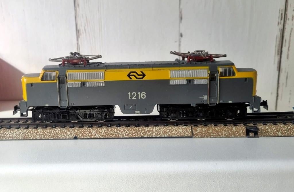 Schitterende marklin 3055 NS Locomotief 1216 nieuwstaat, Wisselstroom, Locomotief, Analoog, Ophalen of Verzenden