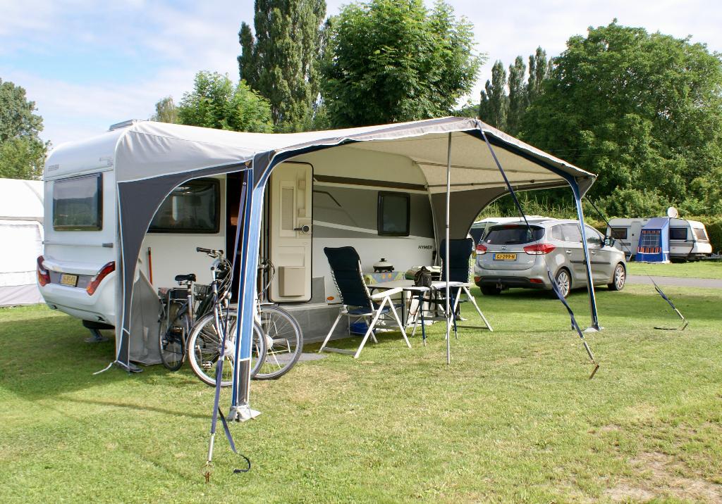 Prachtige Eriba Exciting 445 (2017), Caravans en Kamperen, Caravans, Particulier, tot en met 4, 1000 - 1250 kg, Rondzit, Eriba