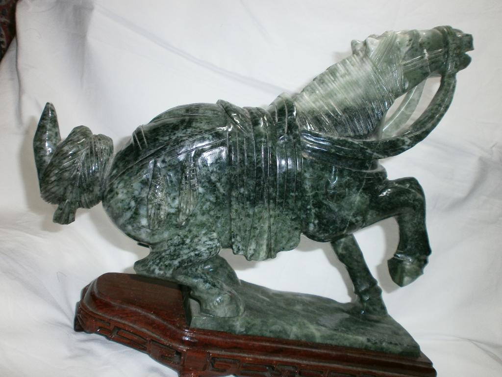 Jade circa 1960 excellent beeld van jade zeldzaam 4000 gram, Antiek en Kunst, Kunst | Beelden en Houtsnijwerken, Ophalen