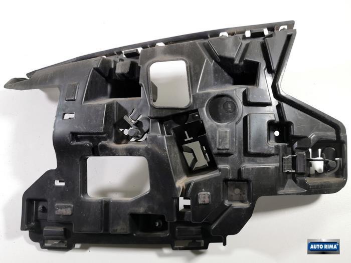 Bumpersteun links-voor van een Volvo V40, Gebruikt, -, -, Ophalen of Verzenden