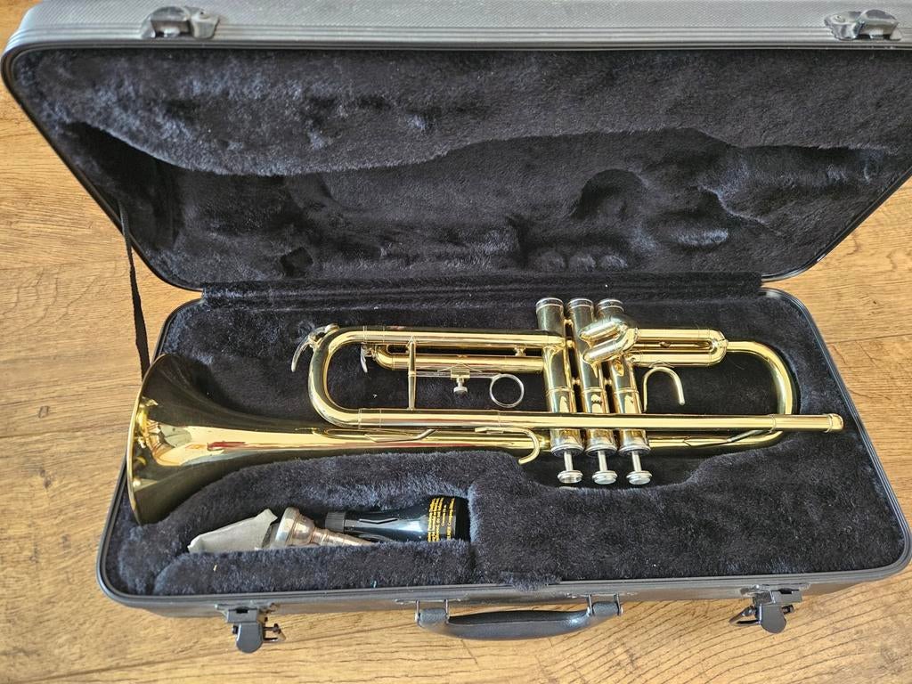 Trompet met koffer, Muziek en Instrumenten, Ophalen, Gebruikt, Bes-trompet, Met koffer