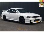 Nissan Skyline R33 – RB25DET – Een Japanse legende in to, Auto's, Nissan, Achterwielaandrijving, 1404 kg, 4 stoelen, Wit