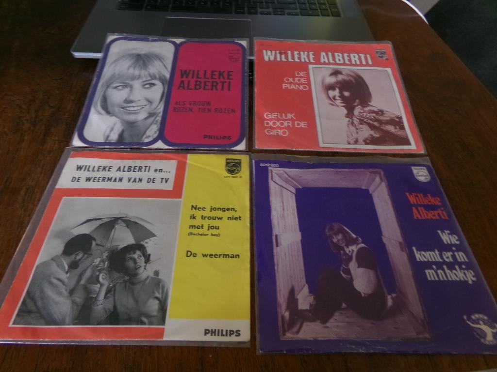 4 x Singles - Willeke Alberti - De Oude Piano / Nee Jongen, Cd's en Dvd's, Vinyl Singles, Ophalen of Verzenden, Gebruikt, Nederlandstalig