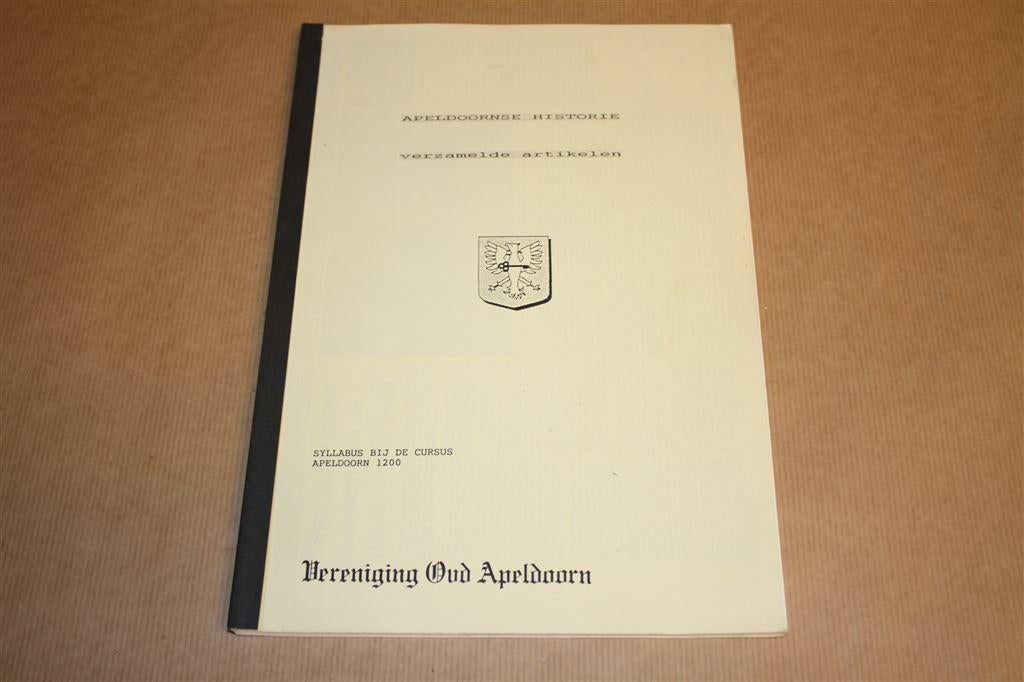 Apeldoornse historie. Verzamelde artikelen. 2 delen., Ophalen of Verzenden, Zo goed als nieuw