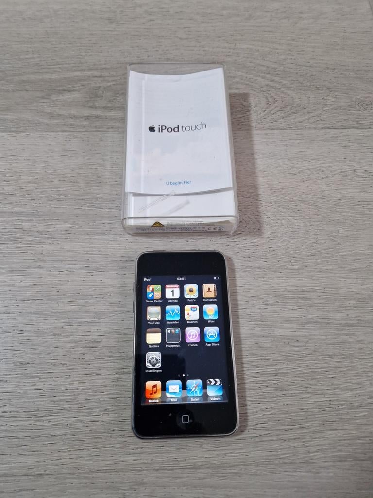 Zeldzame iPod touch 8gb in goede staat in doos, Ophalen of Verzenden, Zo goed als nieuw, Touch, Met radio