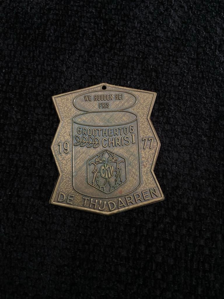 Vintage carnavalsmedaille De Thijdarren Oldenzaal Chris 1977, Verzamelen, Ophalen of Verzenden, Gebruikt