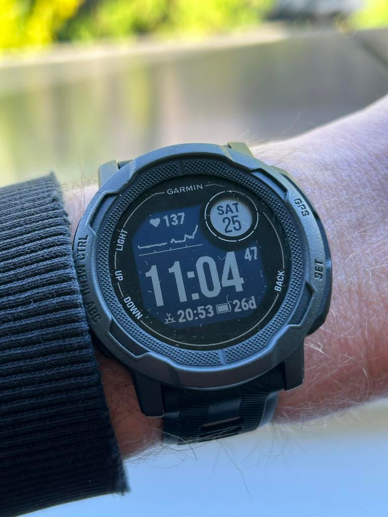 Garmin Instinct 2 Smartwatch - Zwart met nieuwe band, Sieraden, Tassen en Uiterlijk, Sporthorloges, Gebruikt, Hoogte, Verzenden