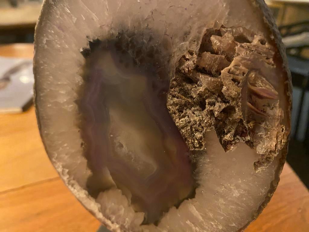 Agaat op houten voet ong 19cm, Verzamelen, Mineralen en Fossielen, Ophalen, Mineraal