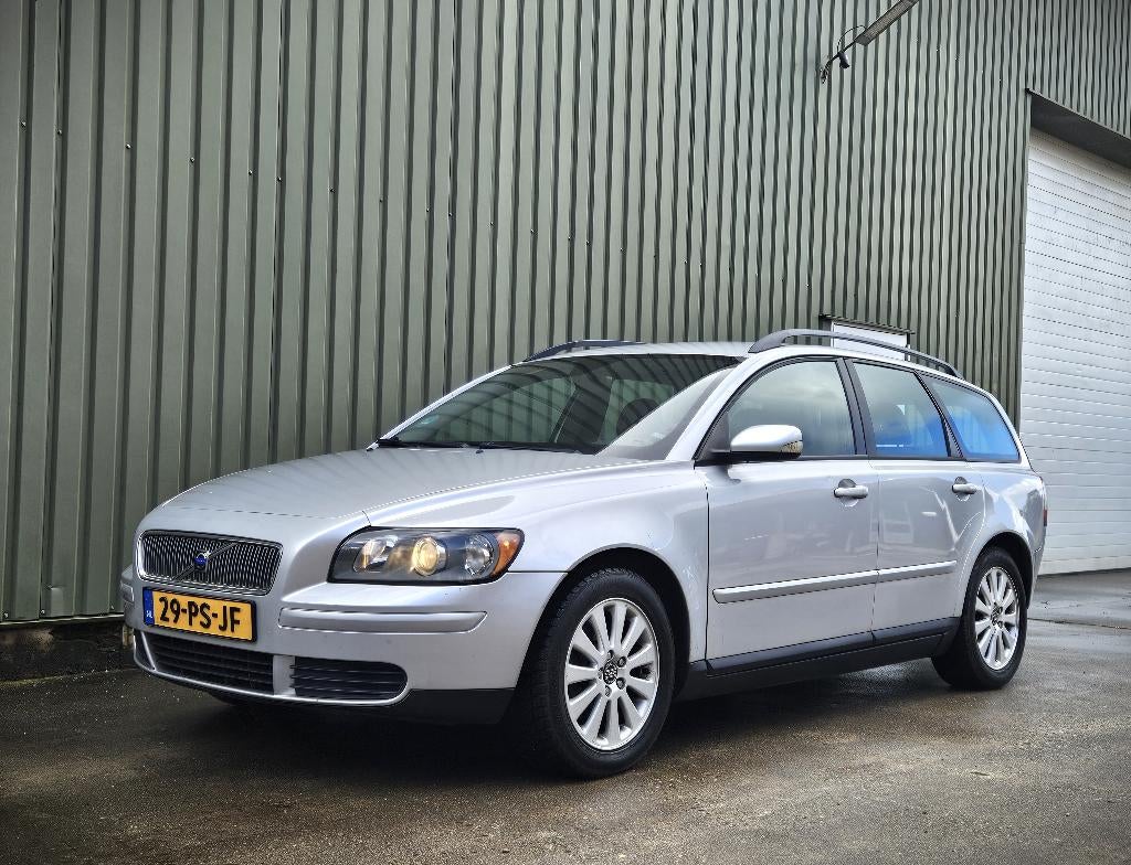 Volvo V50 2.4 140PK 2004 | Trekhaak | LM velgen, 700 kg, Origineel Nederlands, Zilver of Grijs, 1500 kg