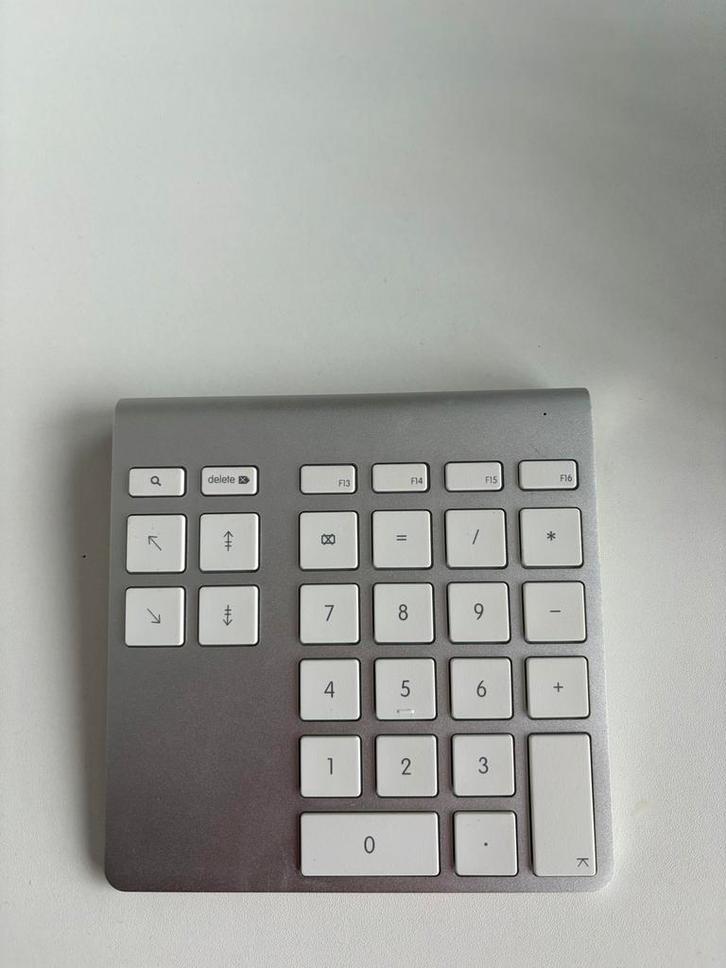 Belkin Numeriek Bluetooth Keypad voor Apple, Computers en Software, Toetsenborden, Zo goed als nieuw, Numeriek, Draadloos, Ophalen of Verzenden