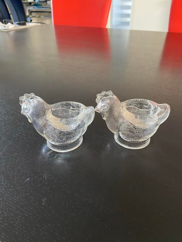 Set van 2 glazen eierdopjes in de vorm van een kip, Antiek en Kunst, Antiek | Glas en Kristal, Ophalen of Verzenden