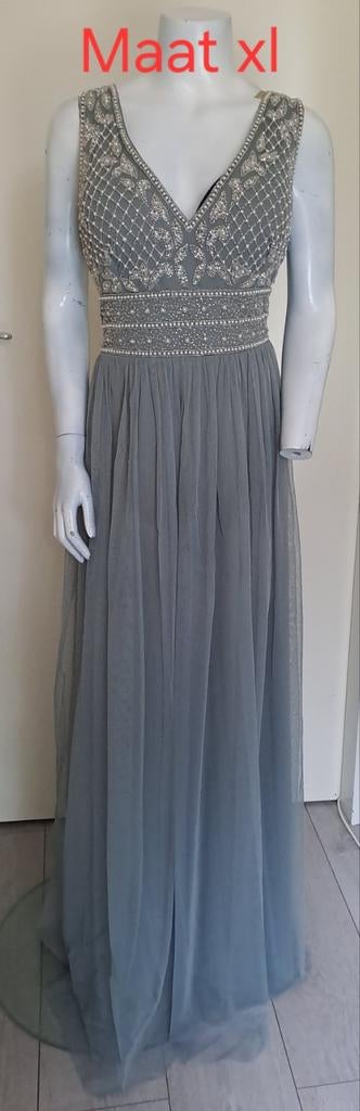 Elegante avondjurk met kralen - Maat XL - Verzenden mogelijk, Maat 46/48 (XL) of groter, Ophalen of Verzenden, Grijs, Onder de knie