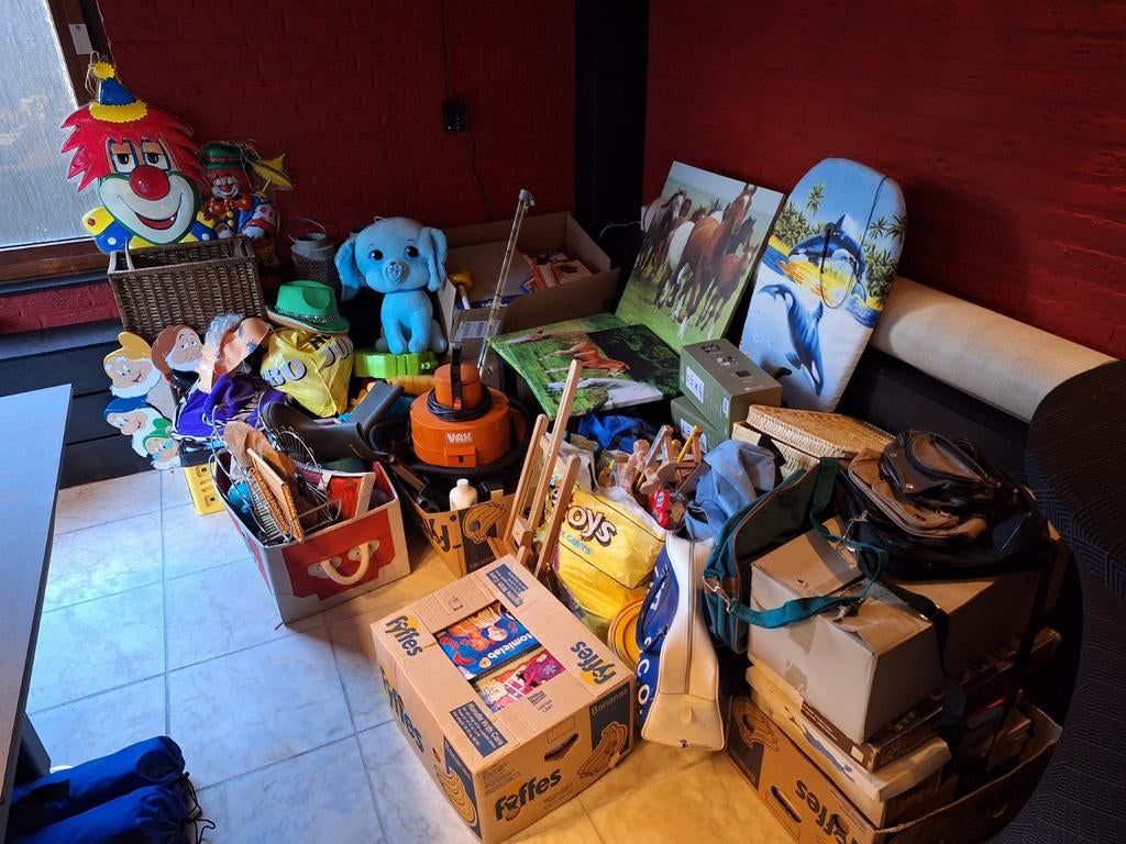 Grote partij rommelmarktspullen, Ophalen