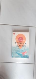 Adriaan van Dis  De Wandelaar (Parijs een man  een hond), Ophalen of Verzenden, Zo goed als nieuw, Adriaan van Dis