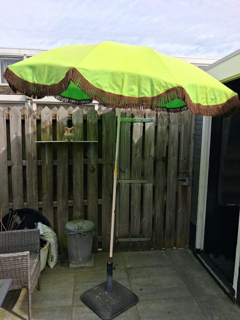 Vintage Retro Parasol ø 180 cm + Parasolvoet – Leeuwarden, Tuin en Terras, Parasols, Ophalen, Gebruikt, 1 tot 2 meter, Stokparasol