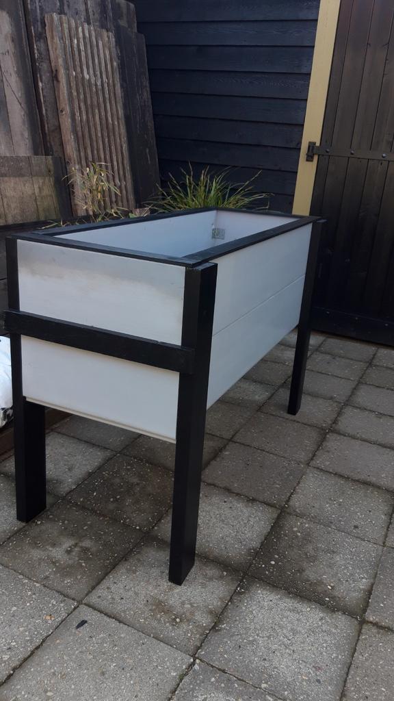 Hoge Kweekbak of Bloembak van Kunststof op houten poten, Ophalen, Kweekbak