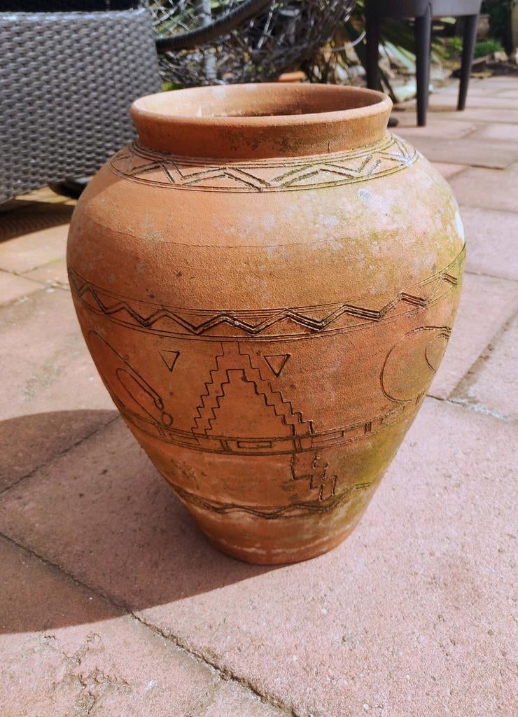 Terracotta kruik met patronen 35 cm hoog, Ophalen, Overige kleuren, Aardewerk of Porselein, Minder dan 50 cm