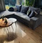 Comfortabele ribstof hoekbank met breed loungegedeelte, Ophalen, Hoekbank, Zo goed als nieuw, Vierpersoons of meer