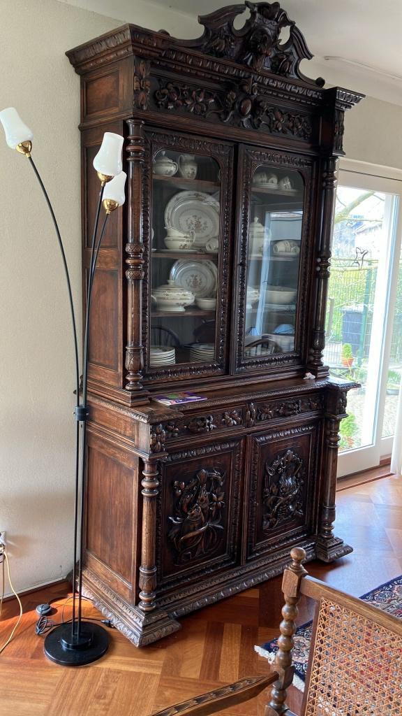 Eikenhouten kast, Ophalen