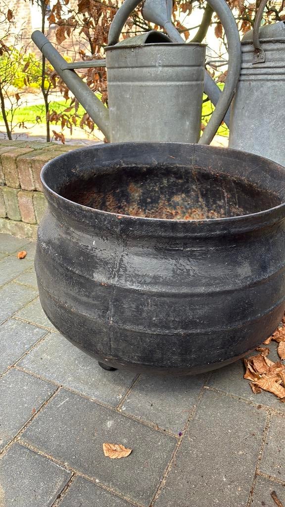 Gietijzeren heksenketel.Antiek., Ophalen, Gebruikt, Rond, Metaal