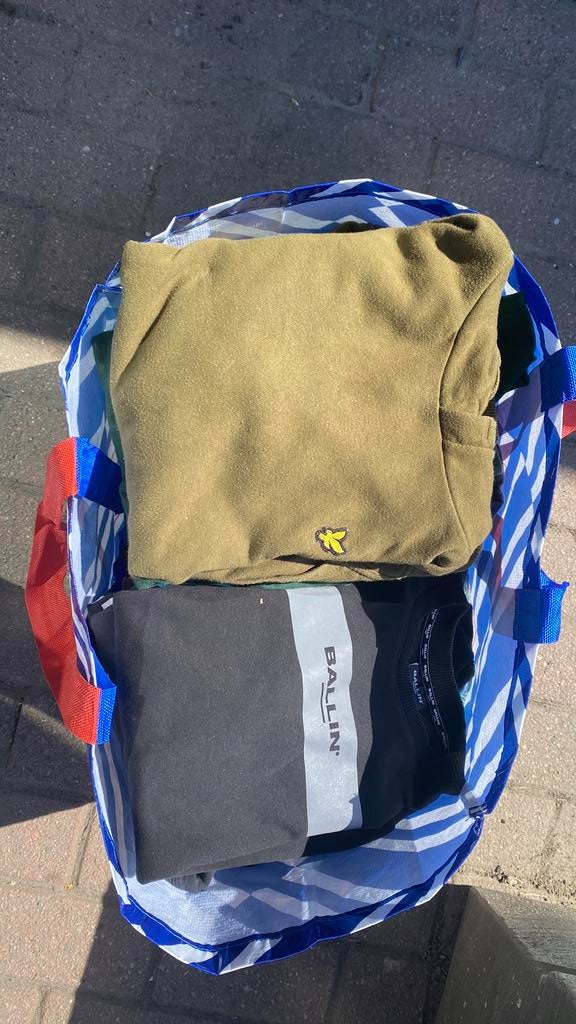 Tas met jongenskleding vanaf maat 128/134 tm 152, Sieraden, Tassen en Uiterlijk, Ophalen of Verzenden, Zo goed als nieuw, Overige merken