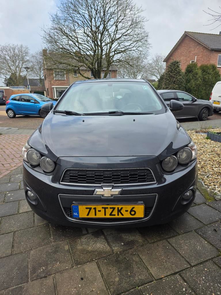 Chevrolet Aveo 1.3D 5-DEURS 2012 Zwart 1JAAR APK, 28 km/l, Aveo, Zwart, Origineel Nederlands