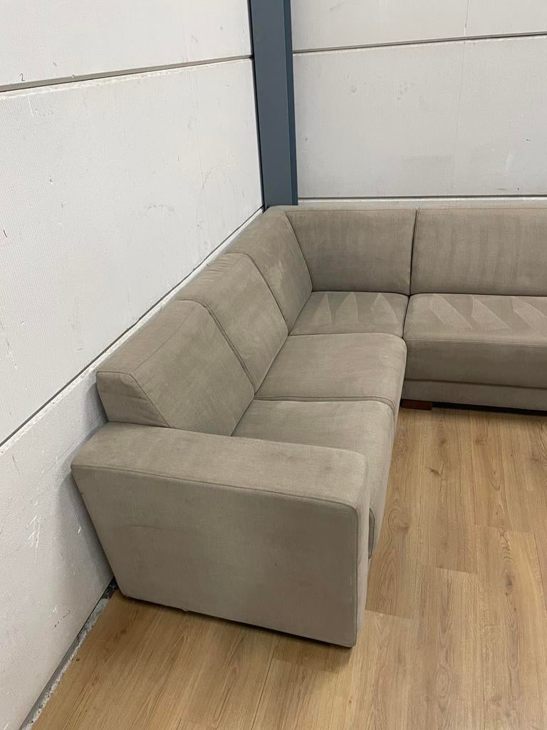 Mooie luxe suede beige hoekbank - GEREINIGD!!!, Huis en Inrichting, Banken | Bankstellen, Ophalen, 250 tot 300 cm, Luxe, Hoekbank