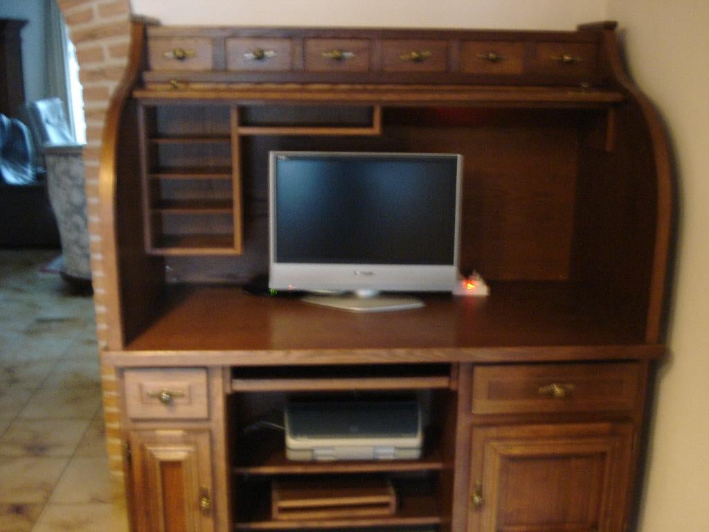 Schitterend Bureau. GRATIS, Huis en Inrichting, Bureaus, Ophalen, 72 cm, Hout, Zo goed als nieuw