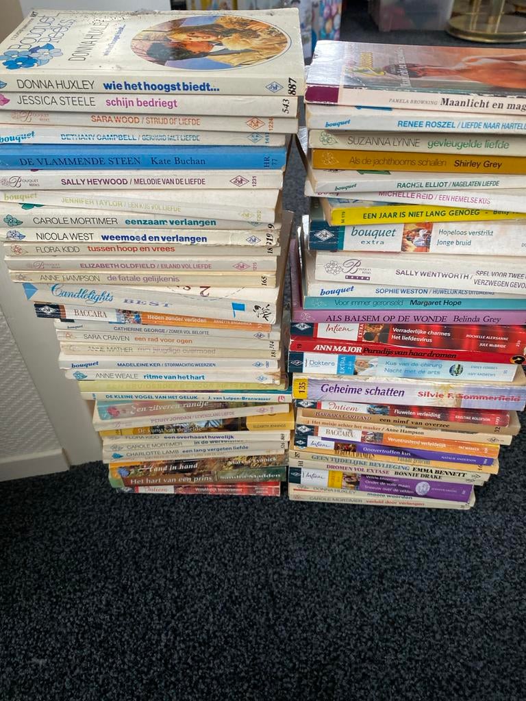 Bouquetreeks Doktersromans: 62 Romantische Verhalen, Ophalen of Verzenden, Gelezen, Nederland