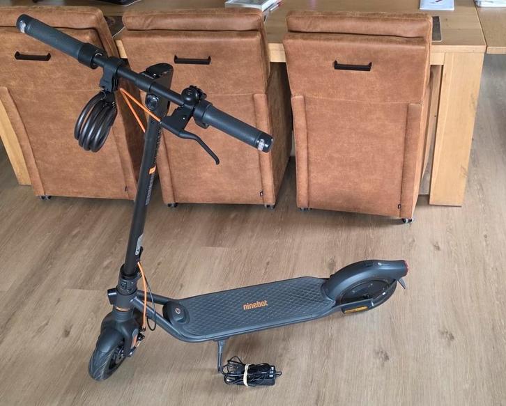 Ninebot elektrische step (E-scooter) - voor op de camping, Fietsen en Brommers, Steps, Zo goed als nieuw, Elektrische step (E-scooter)