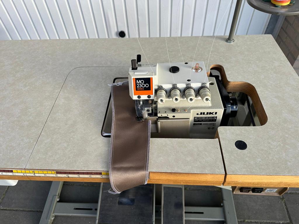 Industrie lockmachine juki 5 draads, Overige merken, Gebruikt, Ophalen of Verzenden, Lockmachine