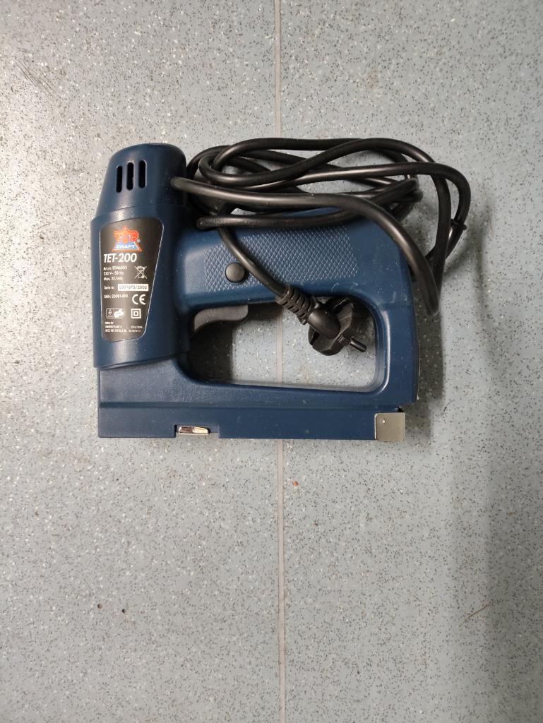 Elektrische nietmachine, Ophalen, Zo goed als nieuw