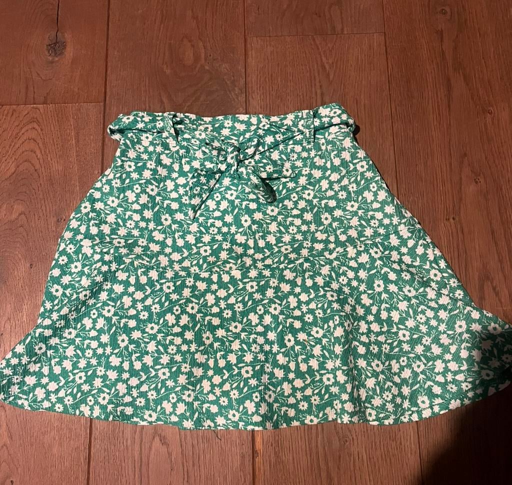 Groen rokje maat 164 €10,00, Kleding | Dames, Rokken, Ophalen of Verzenden, Zo goed als nieuw, Maat 34 (XS) of kleiner, Boven de knie
