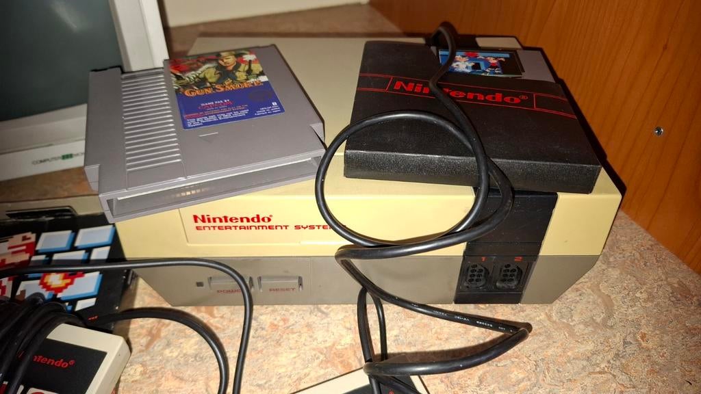 Nintendo NES met 4 spellen en twee controllers, Ophalen