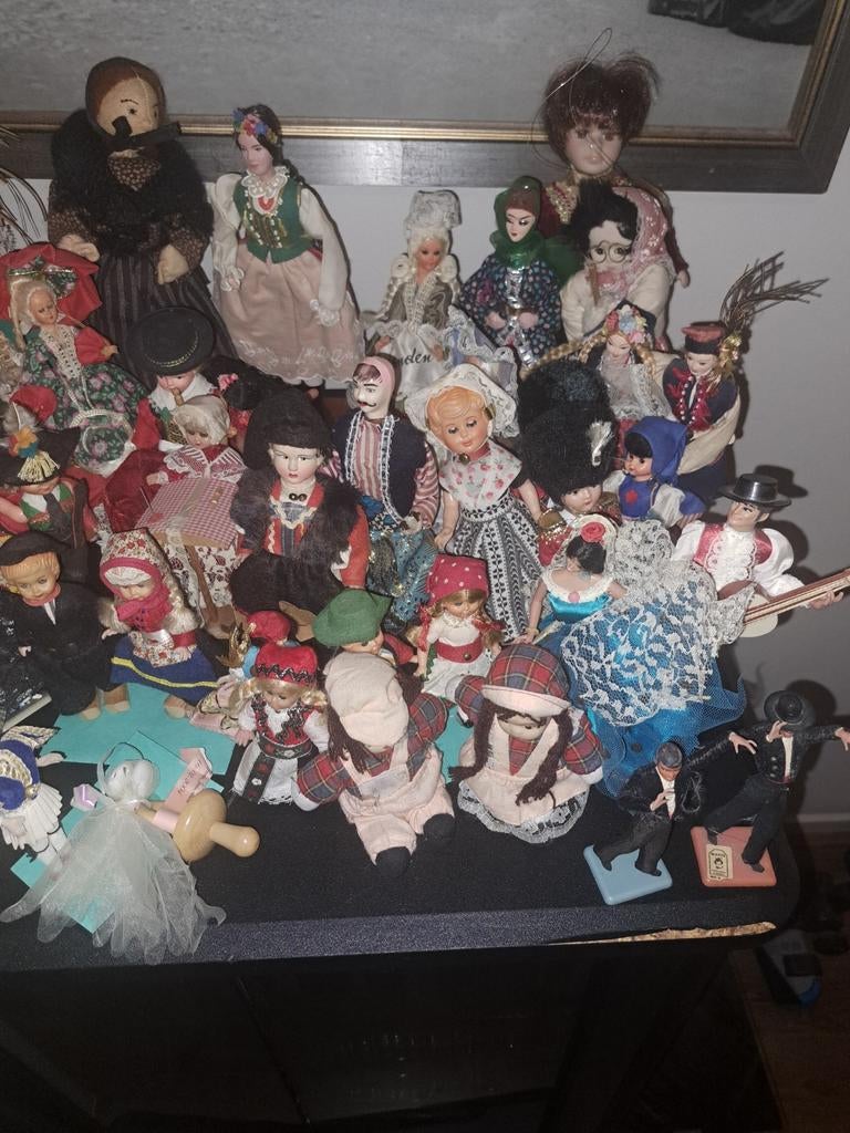 Grote collectie van 50 klederdrachtpoppen, Verzamelen, Ophalen of Verzenden, Gebruikt, Pop