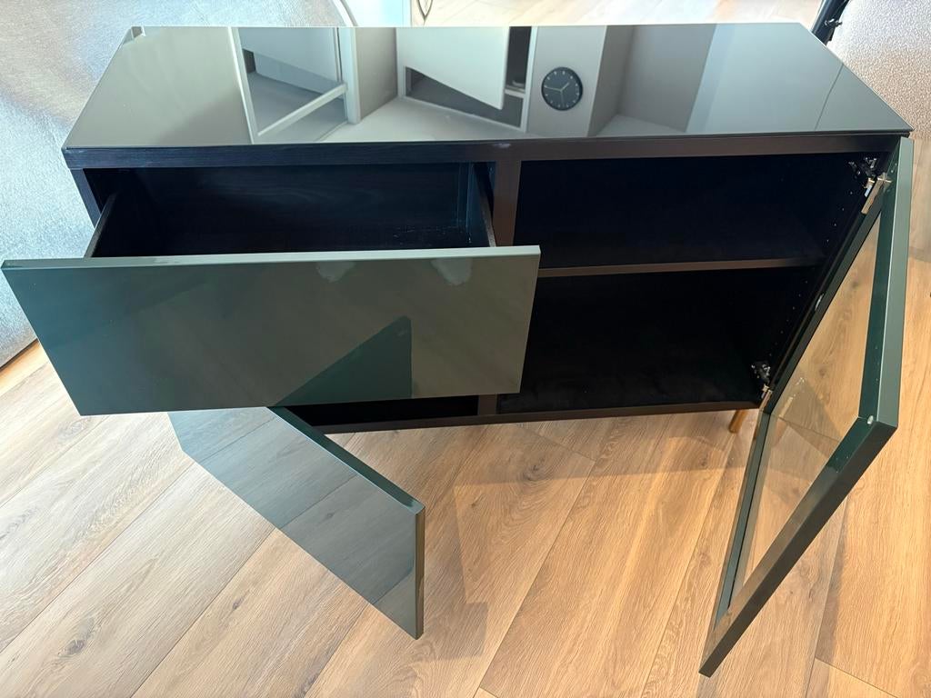 Zo goed als nieuw groen dressoir, Huis en Inrichting, Kasten | Dressoirs, Ophalen, Overige materialen, Modern dressoir, Zo goed als nieuw