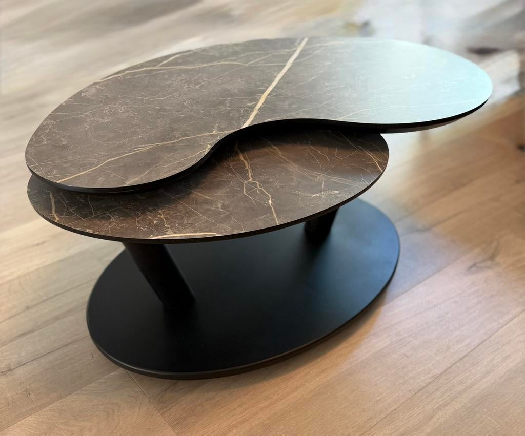 Moderne zwarte salontafel roterende houten marmerlook bladen, Ophalen, Overige houtsoorten, 100 tot 150 cm, 50 tot 100 cm