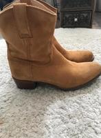 Okergele Suède Laarsjes van Sancho, Geel, Lage of Enkellaarzen, Ophalen of Verzenden, Zo goed als nieuw