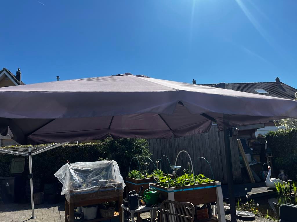 Zonnescherm 3x3m met natuursteen voet en knikarm, Ophalen, Gebruikt, 250 cm tot 450 cm, Knikarmscherm