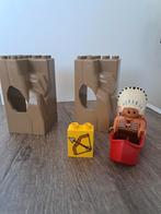 Duplo Indiaan met bootje en speer en 2 rotsblokken samen €10, Ophalen of Verzenden, Duplo