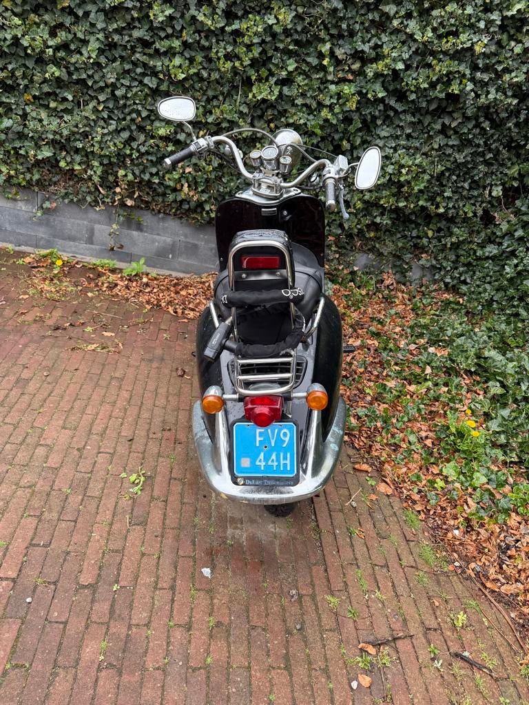 Zwarte scooter, rijdt niet meer, Fietsen en Brommers, Ophalen, Gebruikt, Overige typen, Overige merken