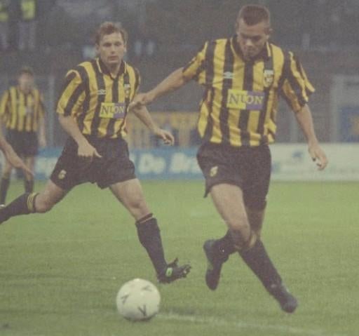 Gezocht: Vitesse thuisshirt Europees seizoen 1994-1995, Verzamelen, Ophalen of Verzenden, Zo goed als nieuw, Vitesse, Shirt