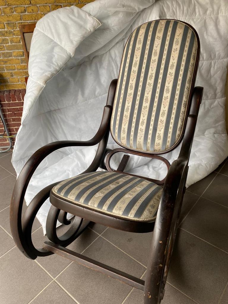 Schommelstoel antiek nostalgie mooie bekleding, Antiek en Kunst, Antiek | Meubels | Stoelen en Banken, Ophalen