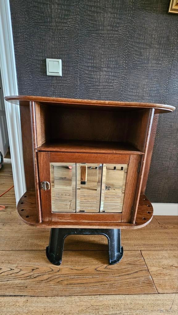 Pijpenkastje met facetgeslepen spiegels, Ophalen